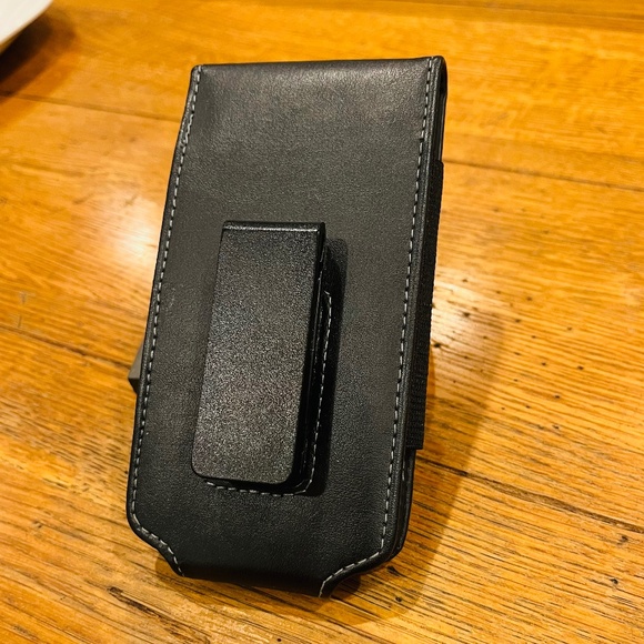 Black Leather Cell Phone Holster - Picture 2 of 5